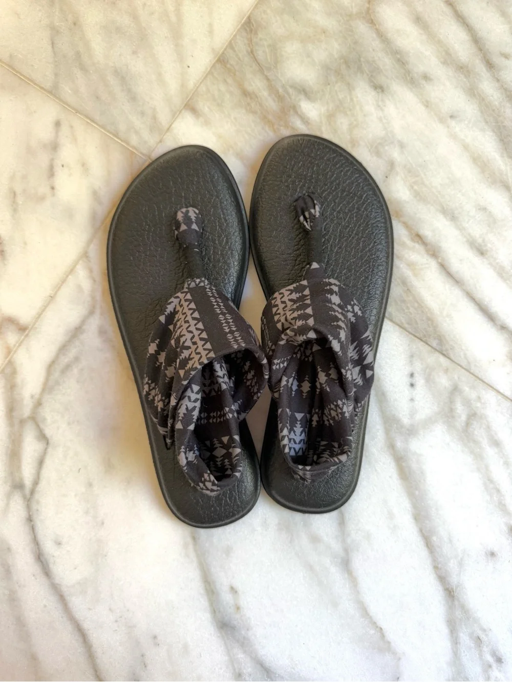 Sanuk Yoga Sling 2 Black Tribal Ikat Comfort Sandals Women’s size 8 US
